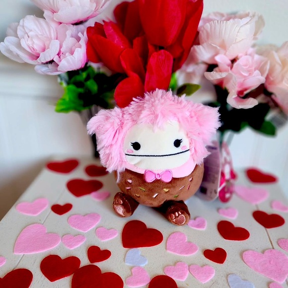 Brina the Chocolate Dipped Big foot Valentine Squishmallow 8inch NWT - Picture 5 of 7